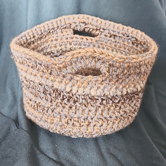 Handmade crochet basket - Picture 1 of 5